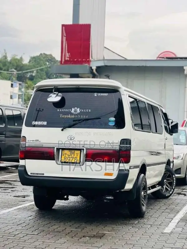 Toyota Dolphin 172 1999 Van (Used)