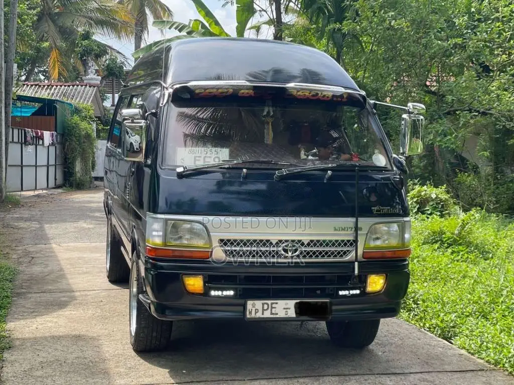Toyota Dolphin Super Long 2002 Van (Used)