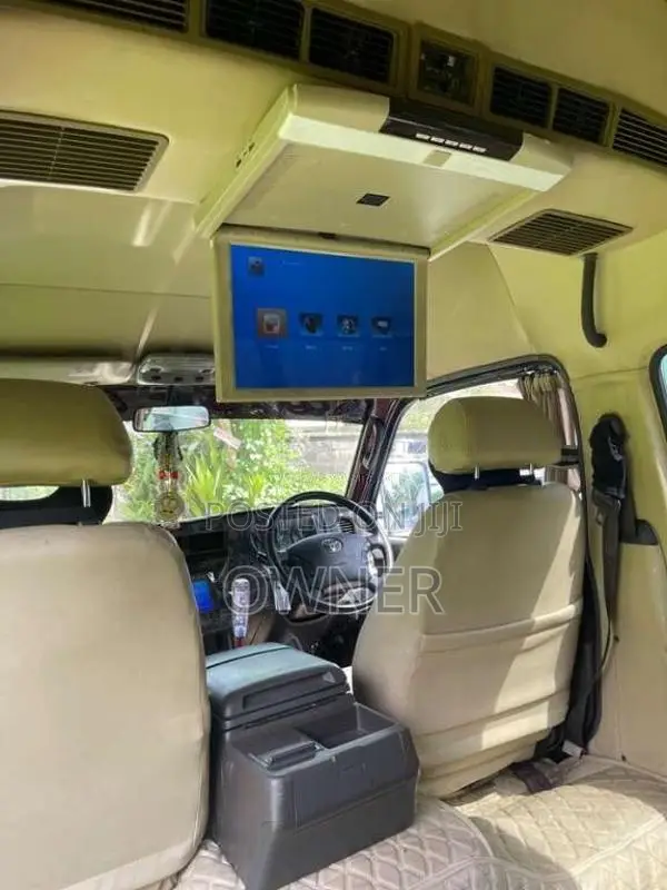 Toyota Dolphin Super Long 2002 Van (Used)