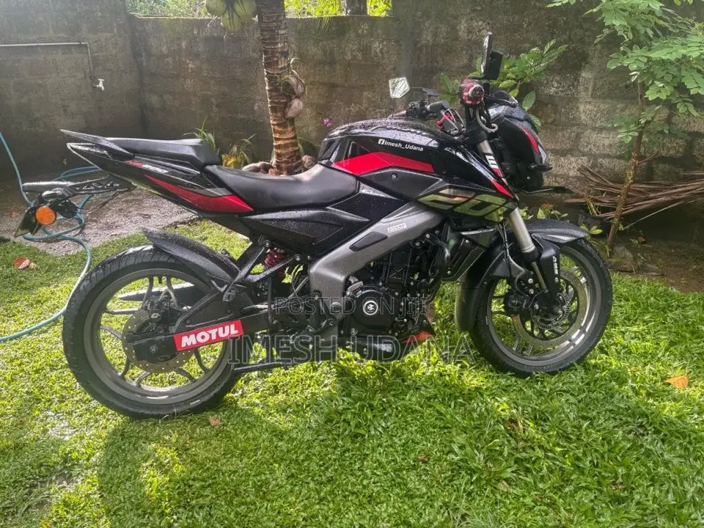 Bajaj Pulsar NS200 2025 Motorbike (Used)