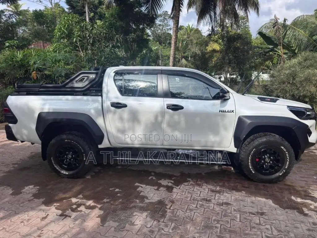 Toyota Hilux 2025 Pickup (Used)
