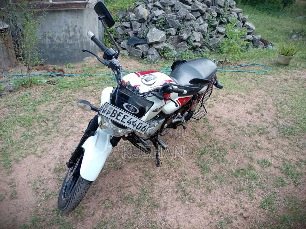Bajaj V15 2016 Motorbike (Used)