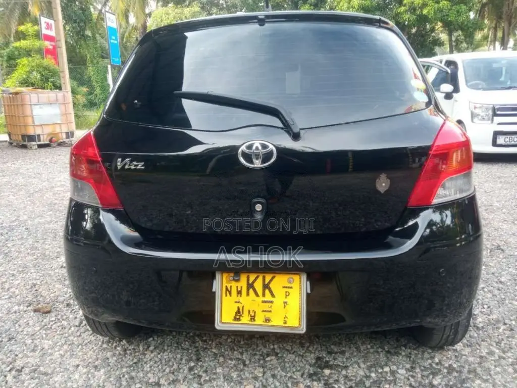 Toyota Vitz 2008 Car (Used)