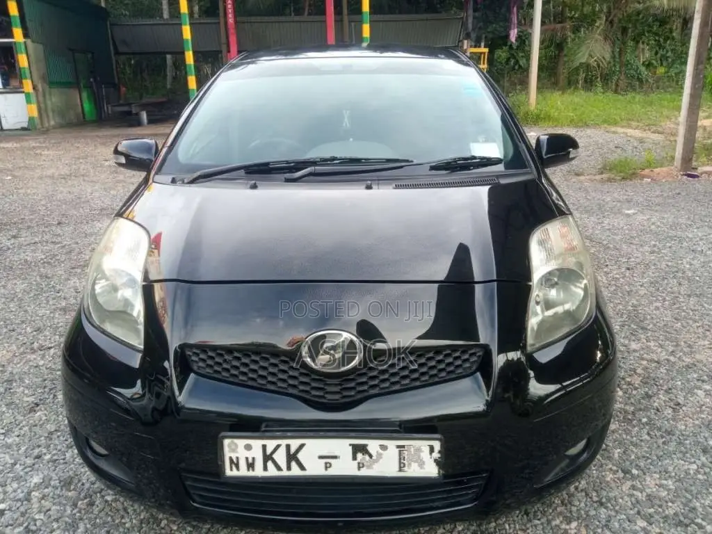 Toyota Vitz 2008 Car (Used)
