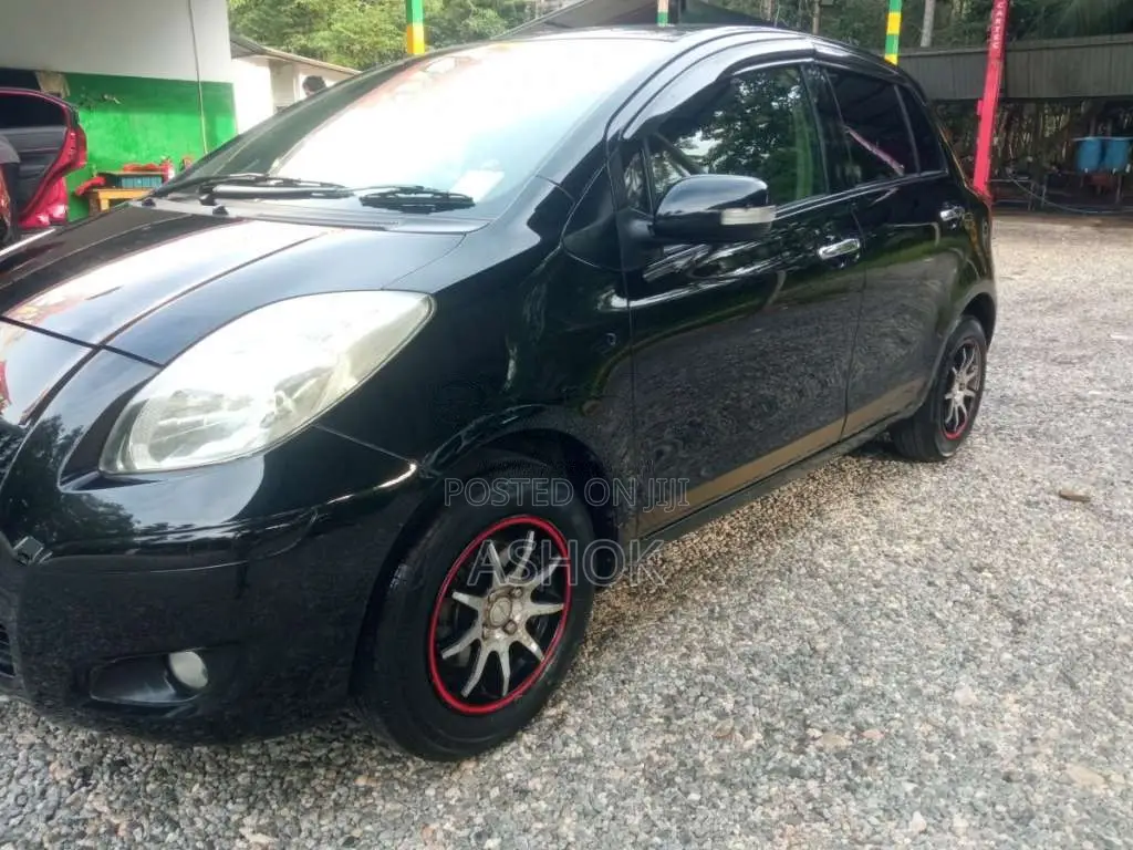 Toyota Vitz 2008 Car (Used)