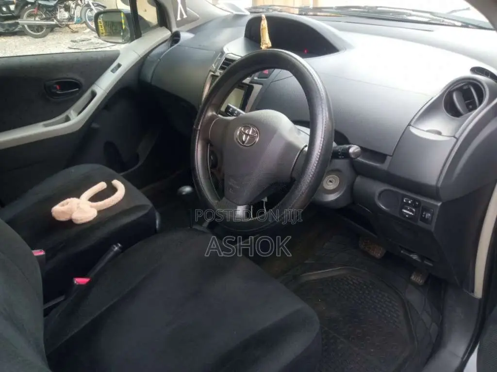 Toyota Vitz 2008 Car (Used)