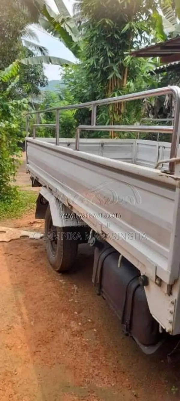 Isuzu ELF 1981 Lorry (Used)