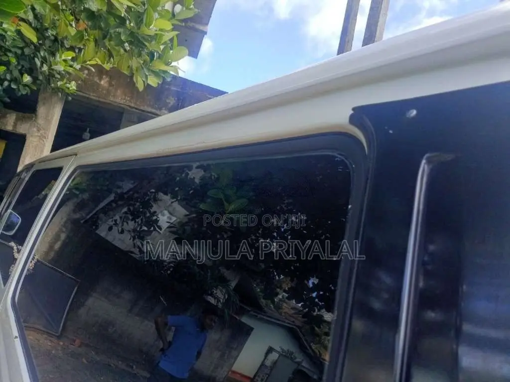 Nissan Caravan 1995 Van (Used)