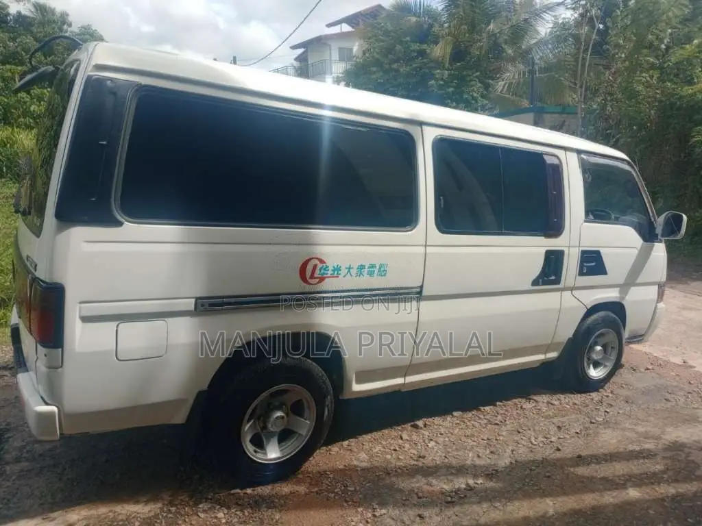 Nissan Caravan 1995 Van (Used)