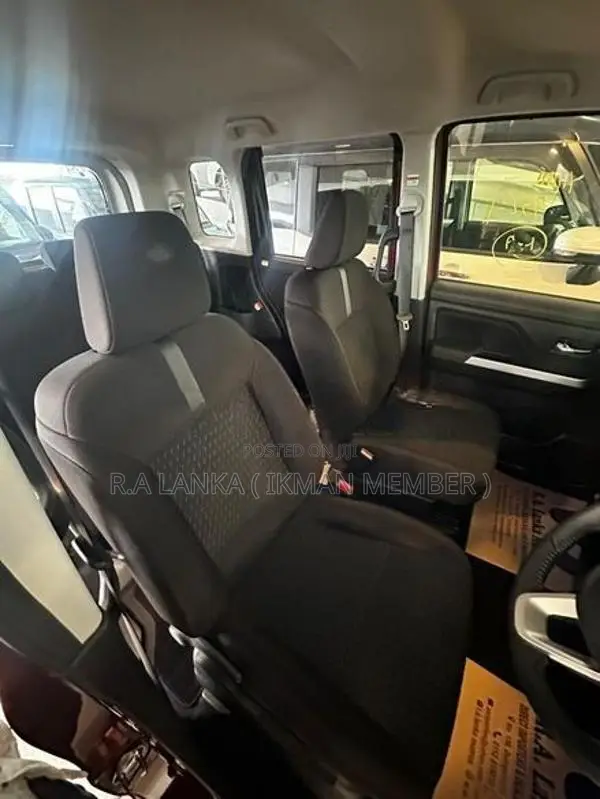 Toyota Roomy Custom G 2024
