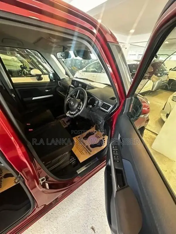 Toyota Roomy Custom G 2024