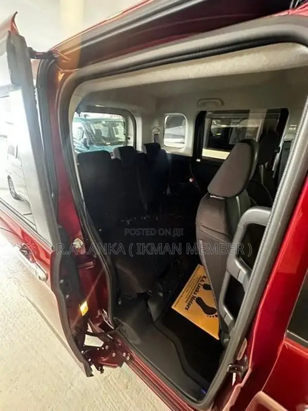 Toyota Roomy Custom G 2024