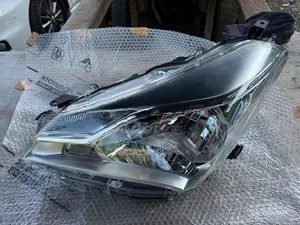 Toyota KSP130 Vitz Head Light (52-301)