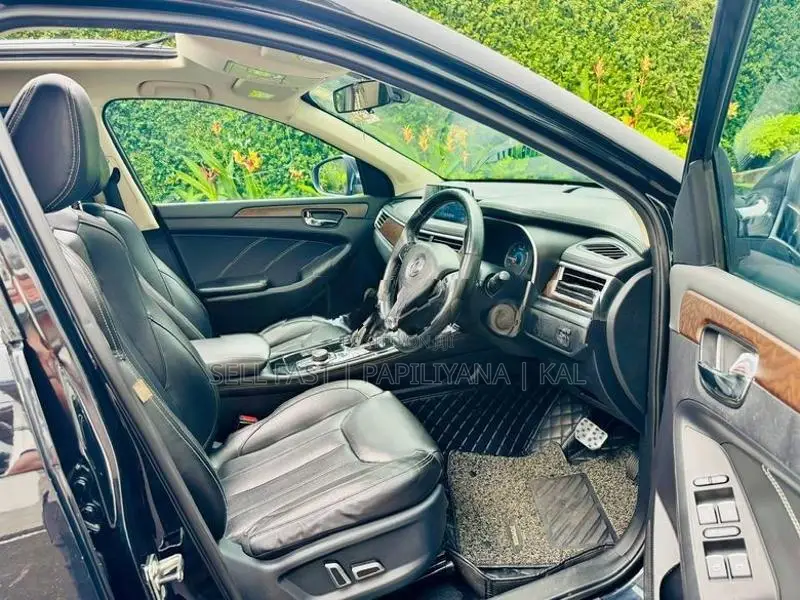 DFSK Glory iAuto 7 Seater 1ST O 2021