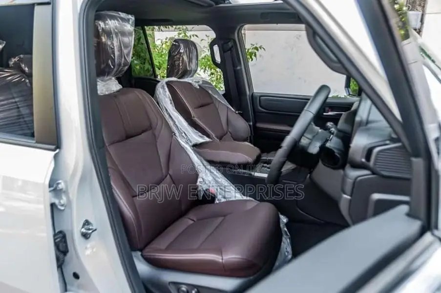Toyota Land Cruiser Prado LC250VX 2024