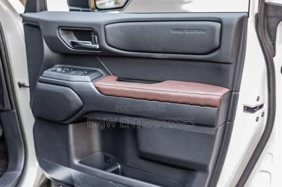 Toyota Land Cruiser Prado LC250VX 2024