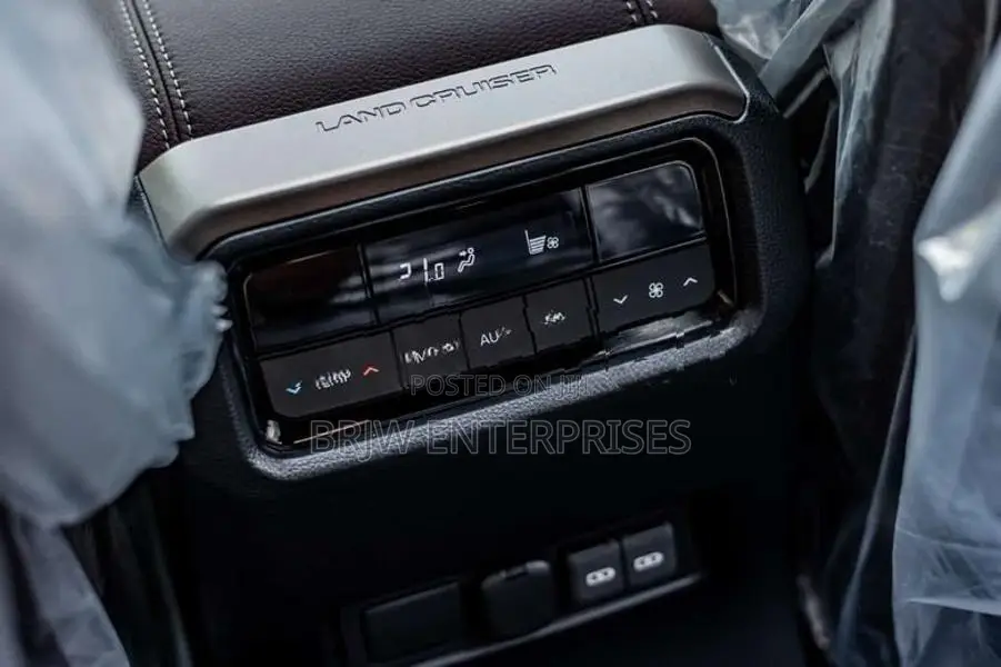 Toyota Land Cruiser Prado LC250VX 2024
