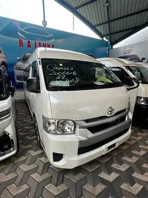 Toyota GDH223 HIACE GL 2023