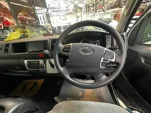 Toyota GDH223 HIACE GL 2023