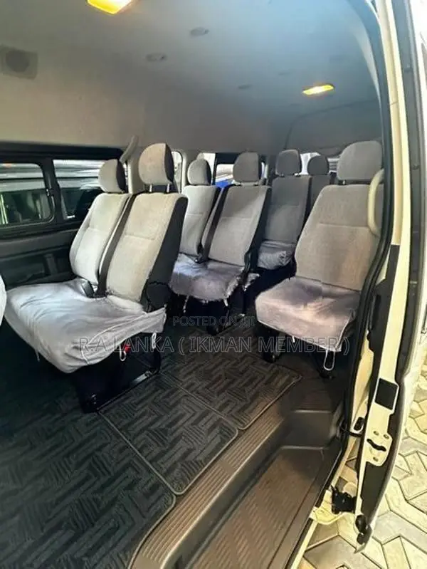Toyota GDH223 HIACE GL 2023