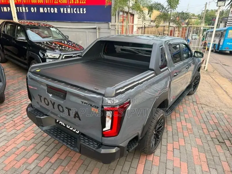 Toyota Hilux Travo Overland Plus 2025