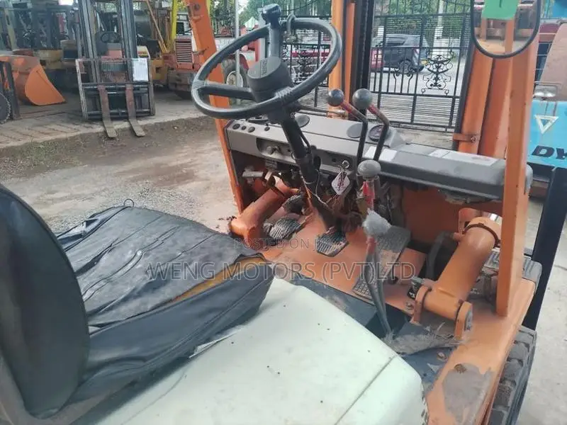 TOYOTA 1.5 Ton FORKLIFT