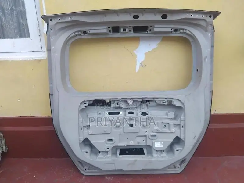 Toyota Roomy Dicky Door