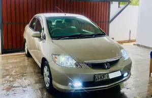 Honda Fit Aria 2004