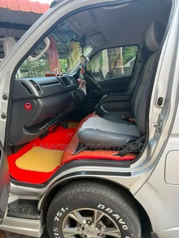 Toyota KDH HIGH ROOF 223 2017
