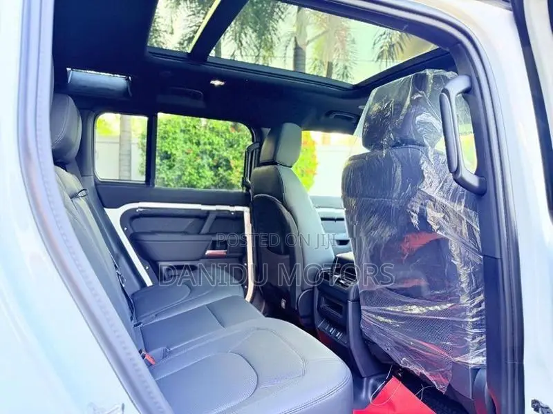Land Rover Defender 2026