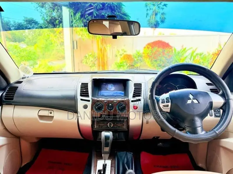Mitsubishi Montero Sport 2011