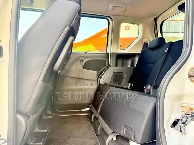 Nissan Roox 2024