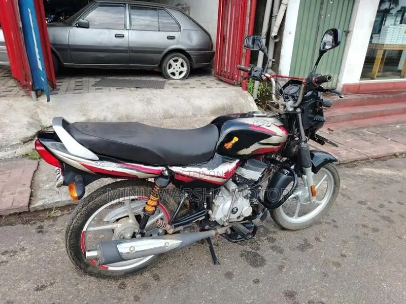 Bajaj CT100 RED 2025