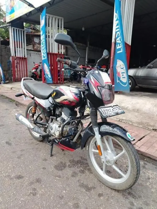 Bajaj CT100 RED 2025