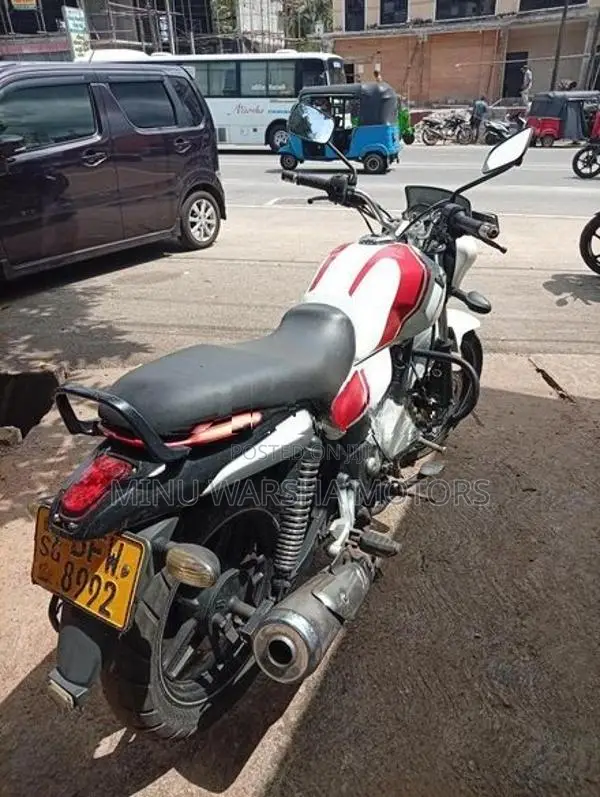 Bajaj V15 2016