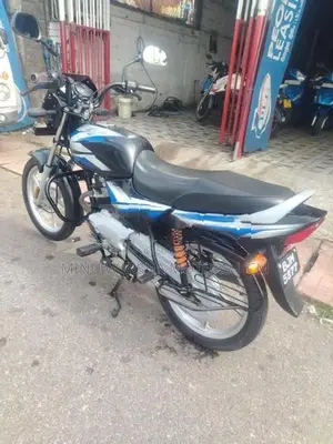 Bajaj CT100 2025