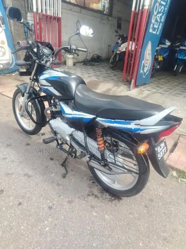Bajaj CT100 2025