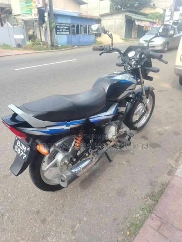 Bajaj CT100 2025