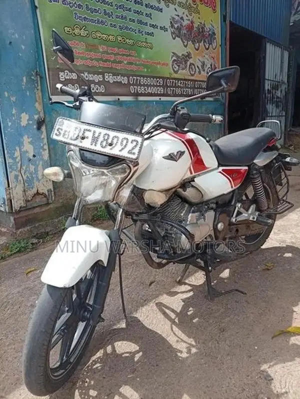 Bajaj V15 2016