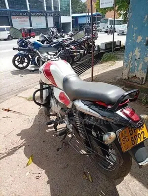 Bajaj V15 2016