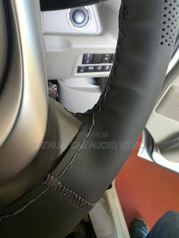 SUZUKI Van Stitching Steering Wheel Cover