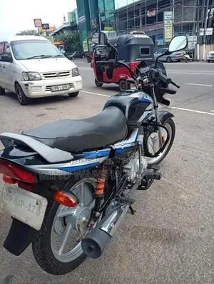 Bajaj CT100 2025