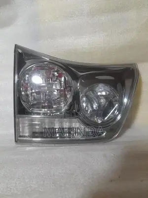 Toyota Harrier (MHU38) Tail Light Set - Reconditioned