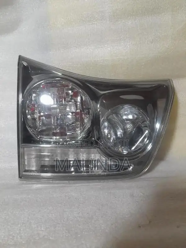 Toyota Harrier (MHU38) Tail Light Set - Reconditioned