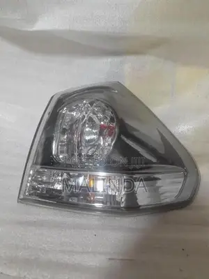 Toyota Harrier (MHU38) Tail Light Set - Reconditioned