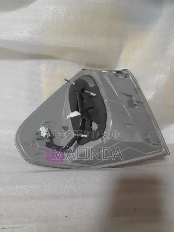 Toyota Harrier (MHU38) Tail Light Set - Reconditioned