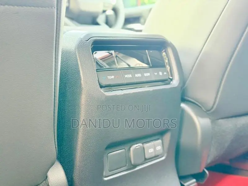 Toyota Land Cruiser Prado 250 2025