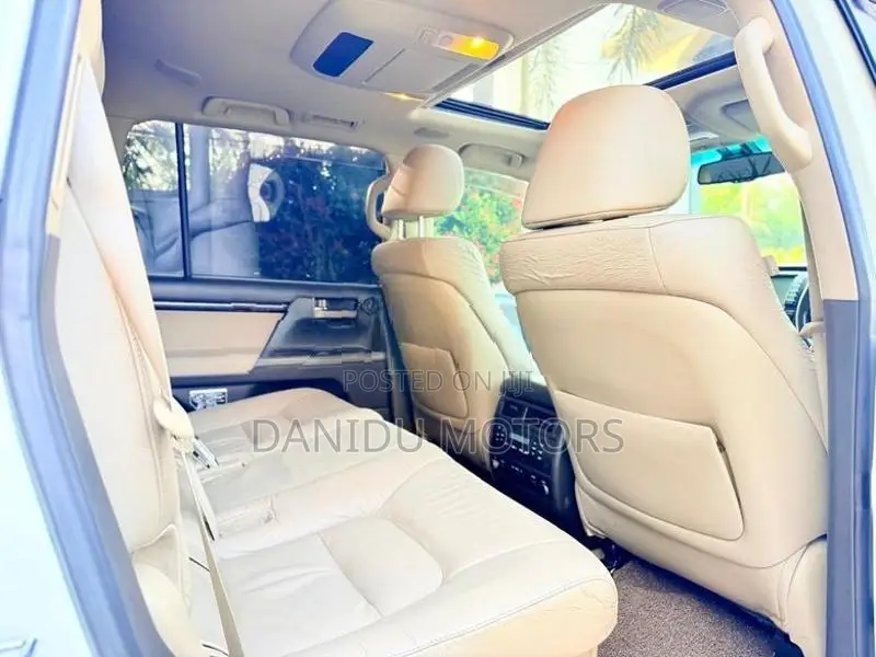 Toyota Land Cruiser V8 ZX 2010