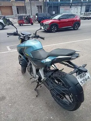 Bajaj Pulsar N160 PREMIUM 2025