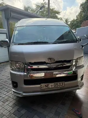 Toyota KDH HIROOF 223 2017